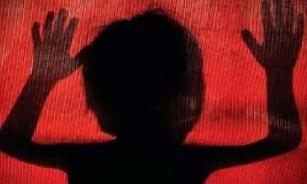 ഡ്രൈവറെ വെടിവച്ച് കൊന്ന ശേഷം ഒന്നാം ക്ലാസ് വിദ്യാര്‍ഥിയെ തട്ടി കൊണ്ടുപോയി