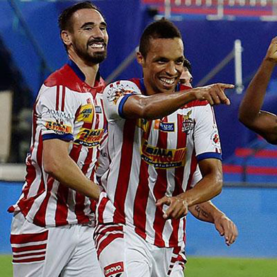 നാട്ടിലും കൊമ്പന്മാര് മുട്ടുമടക്കി നാട്ടിലും കൊമ്പന്മാര് മുട്ടുമടക്കി