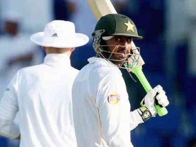 ഇംഗ്ലണ്ടിനെതിരേ മാലിക്കിന് ഡബിള് സെഞ്ച്വറി ഇംഗ്ലണ്ടിനെതിരേ മാലിക്കിന് ഡബിള് സെഞ്ച്വറി