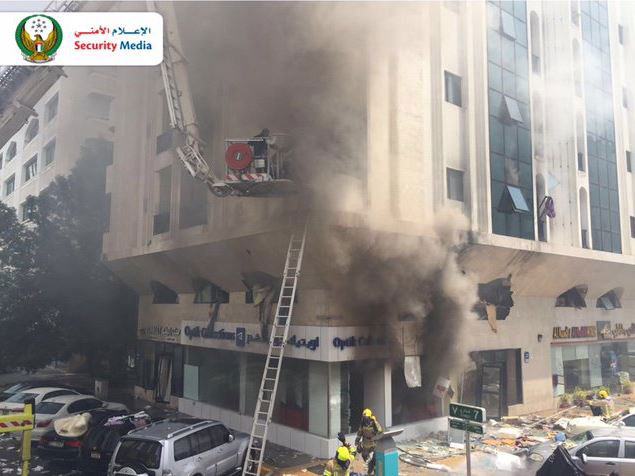 അബുദബിയില് കെട്ടിടത്തിന് തീപിടിച്ചു 15 പേര്ക്ക് പരിക്ക് അബുദബിയില് കെട്ടിടത്തിന് തീപിടിച്ചു 15 പേര്ക്ക് പരിക്ക്