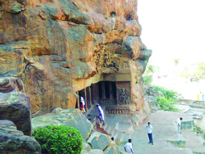 ബദാമിയിലെ ഭ്രാന്തന്‍ ശിലകള്‍