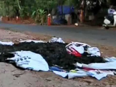 പിണറായിയുടെ വീടിനു സമീപത്തെ കൂറ്റന് ഫ്ളെക്സ് കത്തിച്ചു പിണറായിയുടെ വീടിനു സമീപത്തെ കൂറ്റന് ഫ്ളെക്സ് കത്തിച്ചു