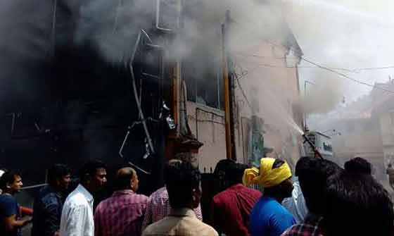 കോഴിക്കോട് മിഠായിത്തെരുവില്‍ വന്‍ തീപ്പിടുത്തം