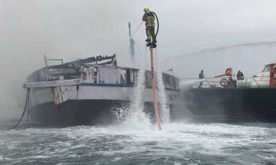 ദുബയില്‍ ബോട്ടിന് തീപിടിച്ചു 14 പേരെ രക്ഷപ്പെടുത്തി