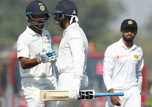 ഇരട്ടച്ചങ്കോടെ ഇന്ത്യ, നാഗ്പൂരില് ഇന്ത്യക്ക് മേല്ക്കൈ ഇരട്ടച്ചങ്കോടെ ഇന്ത്യ, നാഗ്പൂരില് ഇന്ത്യക്ക് മേല്ക്കൈ