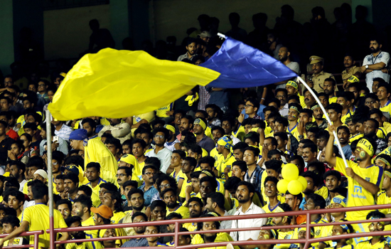 മനം നിറച്ച് വീണ്ടും ബ്ലാസ്റ്റേഴ്സ് ആരാധകര് മനം നിറച്ച് വീണ്ടും ബ്ലാസ്റ്റേഴ്സ് ആരാധകര്