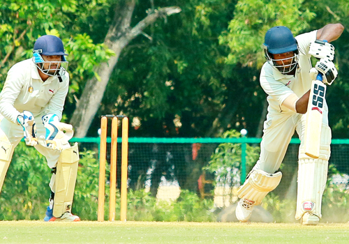 രഞ്ജി ട്രോഫി: സഞ്ജുവിന്റെ സെഞ്ച്വറിക്കരുത്തില് കേരളം ശക്തമായ നിലയില് രഞ്ജി ട്രോഫി: സഞ്ജുവിന്റെ സെഞ്ച്വറിക്കരുത്തില് കേരളം ശക്തമായ നിലയില്