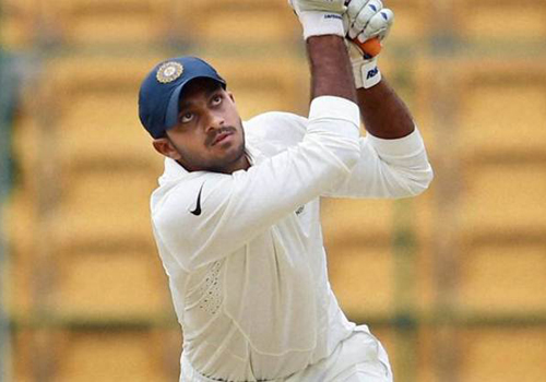 വിജയ് ശങ്കറിന് ഇന്ത്യന് ജഴ്സിയില് അരങ്ങേറ്റം വിജയ് ശങ്കറിന് ഇന്ത്യന് ജഴ്സിയില് അരങ്ങേറ്റം