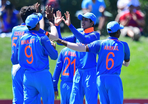 പാകിസ്താന്‍ ചാരം; ഇന്ത്യയുടെ കൗമാരപ്പട ഫൈനലില്‍