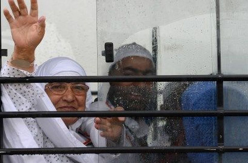 തുടര്‍ച്ചയായി അഞ്ചാം വര്‍ഷവും ഹജ്ജിന് അപേക്ഷ നല്‍കിയ 65 വയസ്സിനു മുകളിലുള്ളവരുടെ എണ്ണം അറിയിക്കാന്‍ കേന്ദ്രസര്‍ക്കാരിന് സുപ്രിം കോടതി നിര്‍ദേശം