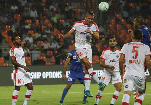 മുംബൈയെ അവരുടെ കോട്ടയില്‍ തകര്‍ത്ത് ബംഗളൂരു ഒന്നാമത്‌