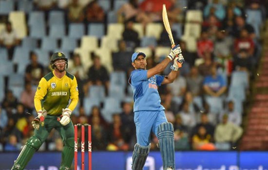 ചരിത്രം തിരുത്തി എംഎസ് ധോണി; വെടിക്കെട്ട് റെക്കോഡില്‍ ധവാനൊപ്പം