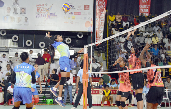 കേരള വനിതകള് ഫൈനലില് കേരള വനിതകള് ഫൈനലില്