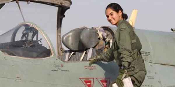യുദ്ധവിമാനം പറപ്പിച്ച ആദ്യ ഇന്ത്യന്‍ വനിതയായി അവനി