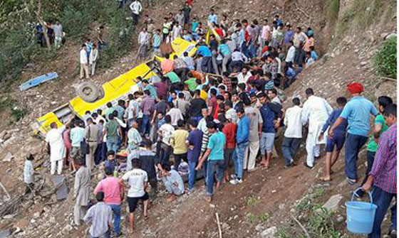 ഹിമാചല്‍പ്രദേശില്‍ സ്‌കൂള്‍ബസ് കൊക്കയിലേക്ക് മറിഞ്ഞ് 27 കുട്ടികള്‍ മരിച്ചു