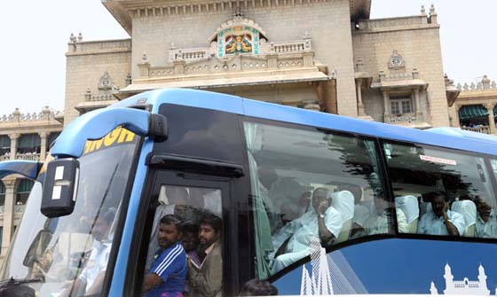 കൊച്ചിയില്‍ ചോദിച്ചപ്പോള്‍ മുറിയില്ല; കര്‍ണാടകയിലെ എംല്‍എമാര്‍ അര്‍ധരാത്രി ഹൈദരാബാദിലേക്ക് കടന്നതിങ്ങനെ