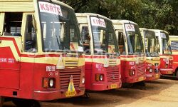 കാല് നൂറ്റാണ്ടിന് ശേഷം കെഎസ്ആര്ടിസി സ്വന്തം വരുമാനത്തില് നിന്ന് ശമ്പളം നല്കുന്നു കാല് നൂറ്റാണ്ടിന് ശേഷം കെഎസ്ആര്ടിസി സ്വന്തം വരുമാനത്തില് നിന്ന് ശമ്പളം നല്കുന്നു