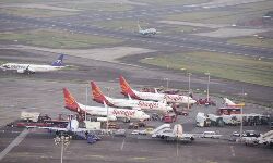 മുംബൈ രാജ്യാന്തര വിമാനത്താവളം 22 ദിവസം അടച്ചിടും; മുടങ്ങുന്നത് 960 സര്‍വീസുകള്‍