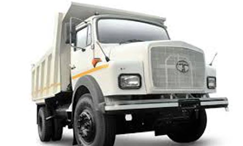 അനധികൃത മണ്ണെടുപ്പും നിലം നികത്തലും: നാലു ടിപ്പറുകള്‍ പിടികൂടി