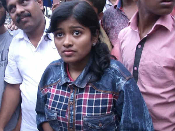 അപകടം വിട്ടൊഴിയാതെ ഹനാന്; വീണ്ടും പരിക്കേറ്റ് ആശുപത്രിയില് അപകടം വിട്ടൊഴിയാതെ ഹനാന്; വീണ്ടും പരിക്കേറ്റ് ആശുപത്രിയില്