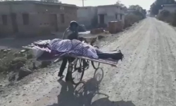 ജാതി ഭീകരത; അമ്മയുടെ മൃതദേഹവുമായി 17കാരന് സൈക്കിളില് സഞ്ചരിച്ചത് അഞ്ചുകിലോമീറ്റര് ജാതി ഭീകരത; അമ്മയുടെ മൃതദേഹവുമായി 17കാരന് സൈക്കിളില് സഞ്ചരിച്ചത് അഞ്ചുകിലോമീറ്റര്