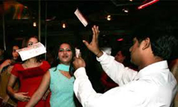 ഡാന്‍സ് ബാറുകള്‍ക്കള്‍ക്ക്  അനുകൂലമായി സുപ്രിംകോടതി വിധി