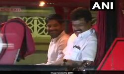 കലങ്ങി മറിഞ്ഞ് കര്ണാടക രാഷ്ട്രീയം; ബിജെപി എംഎല്എമാര്ക്ക് പിന്നാലെ കോണ്ഗ്രസ് എംഎല്എമാര് റിസോര്ട്ടിലേക്ക് കലങ്ങി മറിഞ്ഞ് കര്ണാടക രാഷ്ട്രീയം; ബിജെപി എംഎല്എമാര്ക്ക് പിന്നാലെ കോണ്ഗ്രസ് എംഎല്എമാര് റിസോര്ട്ടിലേക്ക്