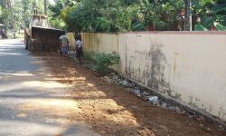 പരാതികള്‍ക്കു ഫലം കണ്ടു; പ്രാവിന്‍ കൂട് ഇരമല്ലിക്കര റോഡിന്റെ ഇരുവശങ്ങളില്‍ മണ്ണ് നിരത്തി തുടങ്ങി