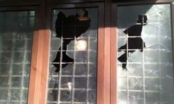 ക്ഷേത്രത്തിലെ ഉച്ചഭാഷണിക്കെതിരേ പരാതി നല്കിയതിന് വീട് ആക്രമിച്ചതായി പരാതി ക്ഷേത്രത്തിലെ ഉച്ചഭാഷണിക്കെതിരേ പരാതി നല്കിയതിന് വീട് ആക്രമിച്ചതായി പരാതി