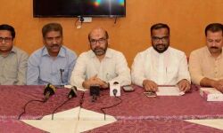 സൈന്‍ ടോക് ഷോ നടത്തുന്നു