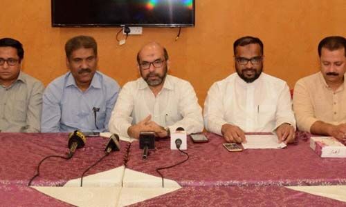 സൈന് ടോക് ഷോ നടത്തുന്നു സൈന് ടോക് ഷോ നടത്തുന്നു