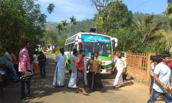 വള്ളക്കടവിലും സത്രത്തിലും അനധികൃത പരിശോധനയുമായി ശബരിമല കര്മ്മ സമിതി വള്ളക്കടവിലും സത്രത്തിലും അനധികൃത പരിശോധനയുമായി ശബരിമല കര്മ്മ സമിതി