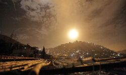 സിറിയയിലെ ഇറാന്‍ സൈനിക കേന്ദ്രങ്ങള്‍ക്കു നേരെ ഇസ്രായേല്‍ ആക്രമണം