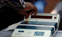 വോട്ടിങ് മെഷീന് വിവാദം: യുഎസ് ഹാക്കര്ക്കെതിരേ തിരഞ്ഞെടുപ്പു കമ്മീഷന്റെ പരാതി വോട്ടിങ് മെഷീന് വിവാദം: യുഎസ് ഹാക്കര്ക്കെതിരേ തിരഞ്ഞെടുപ്പു കമ്മീഷന്റെ പരാതി