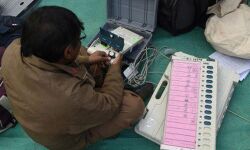 വോട്ടിങ് യന്ത്രത്തിലെ അട്ടിമറി വിവാദം കത്തുന്നു; സിബലിനെ വിട്ടത് രാഹുലെന്ന് ബിജെപി