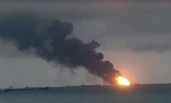 രണ്ട് കപ്പലുകള്‍ക്ക് തീപ്പിടിച്ചു; ഇന്ത്യക്കാരുള്‍പ്പെടെ 14 പേര്‍ കൊല്ലപ്പെട്ടു