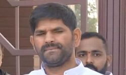 เดเดฐเตโเดฃเดพเดเด: เดธเดนเดชเตเดฐเดตเดฐเตโเดคเตเดคเดเดจเตเดฑเต เดคเดฒเดฏเตเดเตเดเดเดฟเดเตเด เดเดเดเดฒเตโเดเดฏเต เดเดพเดฃเดพเดจเดฟเดฒเตเดฒเตเดจเตเดจเต เด
เดญเตเดฏเดจเตเดคเดฐ เดฎเดจเตเดคเตเดฐเดฟ เดเดฐเตโเดฃเดพเดเด: เดธเดนเดชเตเดฐเดตเดฐเตโเดคเตเดคเดเดจเตเดฑเต เดคเดฒเดฏเตเดเตเดเดเดฟเดเตเด เดเดเดเดฒเตโเดเดฏเต เดเดพเดฃเดพเดจเดฟเดฒเตเดฒเตเดจเตเดจเต เด
เดญเตเดฏเดจเตเดคเดฐ เดฎเดจเตเดคเตเดฐเดฟ