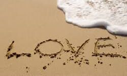 അയല്‍വാസിയായ പെണ്‍കുട്ടിയുമായി പ്രണയം; കണ്ണൂരില്‍ യുവാവിന്റെ വീടിന് നേരെ അക്രമം