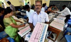 വോട്ടിങ് യന്ത്രത്തിലെ അട്ടിമറി: യുഎസ് സൈബര്‍ വിദഗ്ധന്റെ വാദങ്ങള്‍ അവിശ്വസനീയമെന്ന്