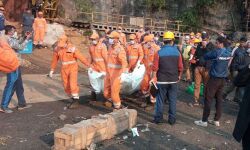 ഖനിയില്‍ കുടുങ്ങിയ 15 പേര്‍; 42ാം നാള്‍ ഒരു മൃതദേഹം പുറത്തേക്ക്, പ്രാര്‍ഥനയോടെ കുടുംബാംഗങ്ങള്‍