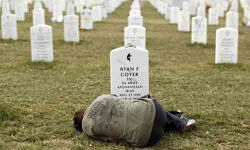 മരിച്ച മകന്റെ തിരിച്ചുവരവിനായി പിതാവ് ശവകുടീരത്തില് കാത്തുനിന്നത് 38 ദിവസം മരിച്ച മകന്റെ തിരിച്ചുവരവിനായി പിതാവ് ശവകുടീരത്തില് കാത്തുനിന്നത് 38 ദിവസം