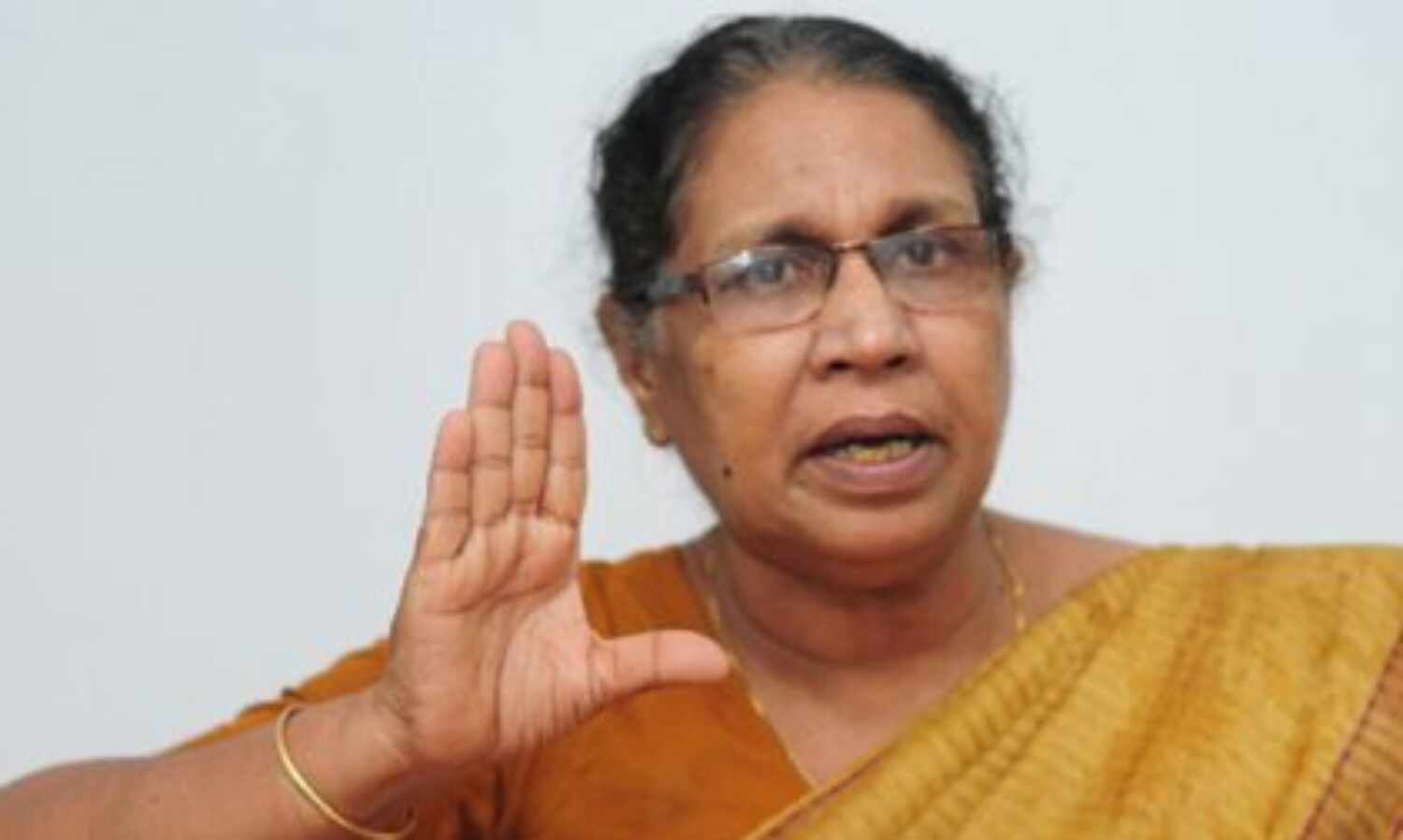 മനുസ്മൃതിയല്ല ഇന്ത്യയുടെ വിശുദ്ധ ഗ്രന്ഥം ഭരണഘടനയാണെന്ന് സംസ്ഥാന വനിത കമ്മീഷന് മനുസ്മൃതിയല്ല ഇന്ത്യയുടെ വിശുദ്ധ ഗ്രന്ഥം ഭരണഘടനയാണെന്ന് സംസ്ഥാന വനിത കമ്മീഷന്