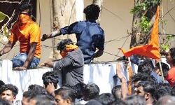 കാസര്കോഡ്- മഞ്ചേശ്വരം മേഖലകളില് വര്ഗീയകലാപത്തിന് ശ്രമമെന്ന് മുഖ്യമന്ത്രി കാസര്കോഡ്- മഞ്ചേശ്വരം മേഖലകളില് വര്ഗീയകലാപത്തിന് ശ്രമമെന്ന് മുഖ്യമന്ത്രി