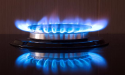 ഗ്യാസ് സ്റ്റൗവില്‍ നിന്നും തീ പടര്‍ന്ന്  മൂന്നു പേര്‍ക്ക് ഗുരുതര പൊള്ളലേറ്റു