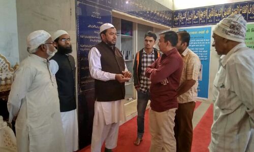 മുസ്ലിം പള്ളി അമുസ്ലിംകള്ക്കായി തുറന്നുകൊടുത്തു മുസ്ലിം പള്ളി അമുസ്ലിംകള്ക്കായി തുറന്നുകൊടുത്തു