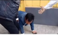 ആര്എസ്എസ് പരിപാടിക്കെത്തിയ ബിജെപി നേതാവിനെ നാട്ടുകാര് തല്ലിച്ചതച്ചു (വീഡിയോ കാണാം) ആര്എസ്എസ് പരിപാടിക്കെത്തിയ ബിജെപി നേതാവിനെ നാട്ടുകാര് തല്ലിച്ചതച്ചു (വീഡിയോ കാണാം)