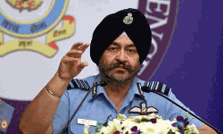 എച്ച്എഎല്ലുമായി സഹകരിച്ചത് വ്യോമസേനയുടെ യുദ്ധശേഷിയെ ബാധിച്ചുവെന്നു വ്യോമസേനാ മേധാവി എച്ച്എഎല്ലുമായി സഹകരിച്ചത് വ്യോമസേനയുടെ യുദ്ധശേഷിയെ ബാധിച്ചുവെന്നു വ്യോമസേനാ മേധാവി