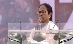 തന്റെ ജീവിതം ആരുടെയും ഔദാര്യത്തിലല്ല: അമിത് ഷായ്ക്കെതിരെ പൊട്ടിത്തെറിച്ച് മമതാ തന്റെ ജീവിതം ആരുടെയും ഔദാര്യത്തിലല്ല: അമിത് ഷായ്ക്കെതിരെ പൊട്ടിത്തെറിച്ച് മമതാ