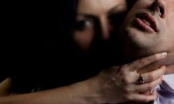 വാട്സാപ്പിലുടെ ശല്യം ചെയ്ത യുവാവിനെ യുവതിയും സംഘവും തട്ടിക്കൊണ്ടുപോയി വാട്സാപ്പിലുടെ ശല്യം ചെയ്ത യുവാവിനെ യുവതിയും സംഘവും തട്ടിക്കൊണ്ടുപോയി