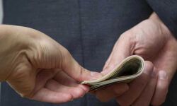 കൈക്കൂലി: ചെര്പ്പുളശ്ശേരി നഗരസഭാ ഓവര്സിയറും ഇടനിലക്കാരനും അറസ്റ്റില് കൈക്കൂലി: ചെര്പ്പുളശ്ശേരി നഗരസഭാ ഓവര്സിയറും ഇടനിലക്കാരനും അറസ്റ്റില്